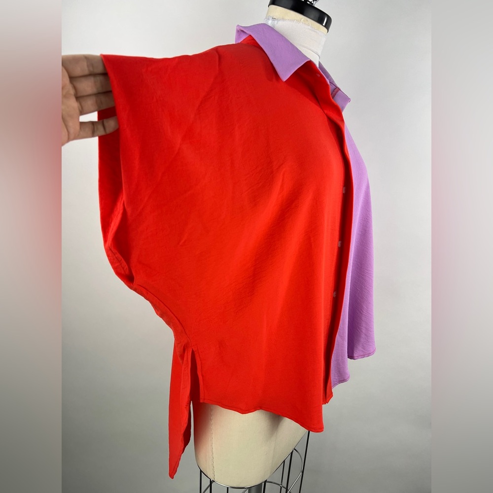 💚 3007. Color Blocking High Low Button Front - Picture 3 of 6